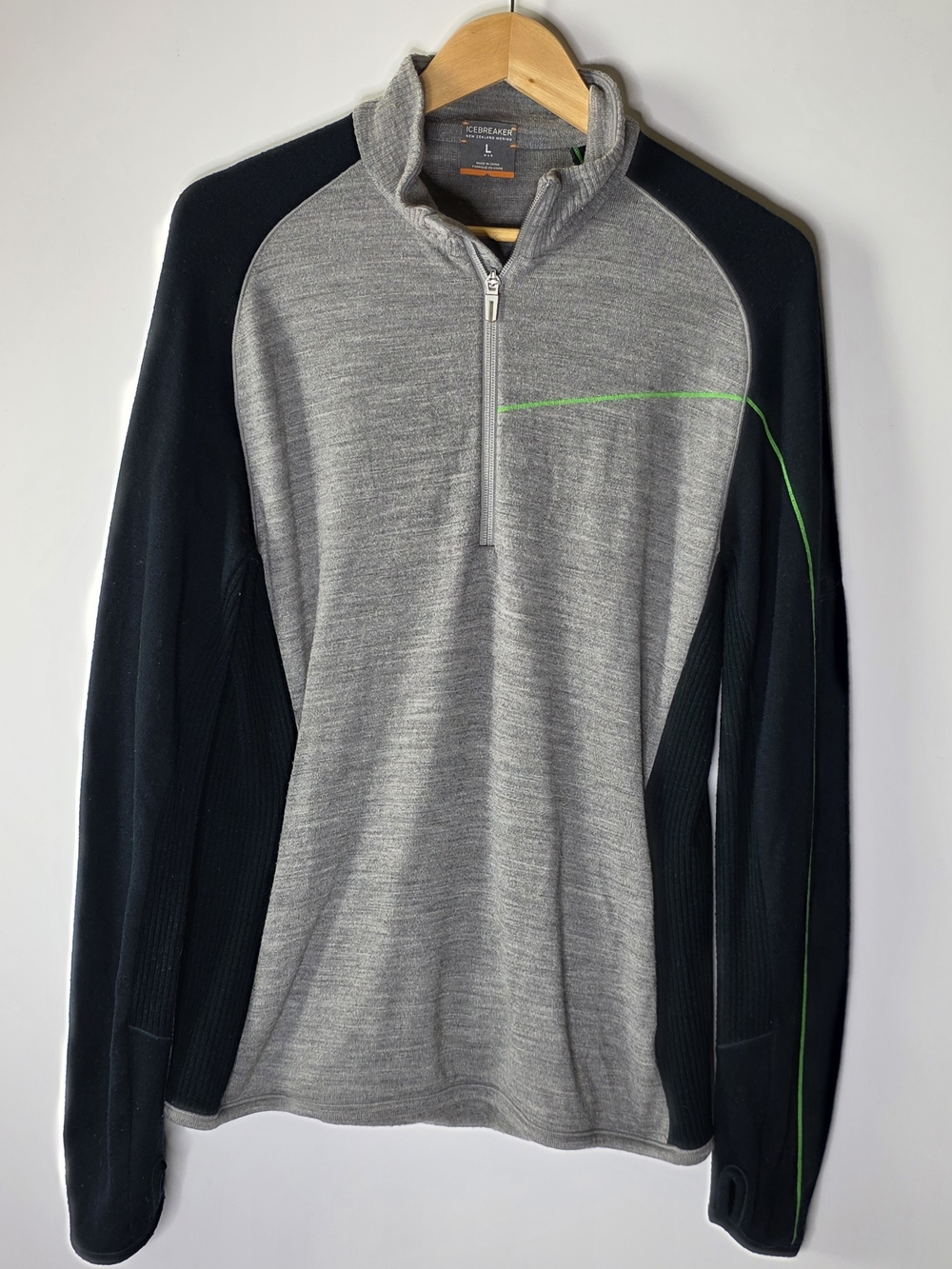 Icebreaker Men’s Gray & Black Quarter-Zip Sweater with Green Accent Long sleeve